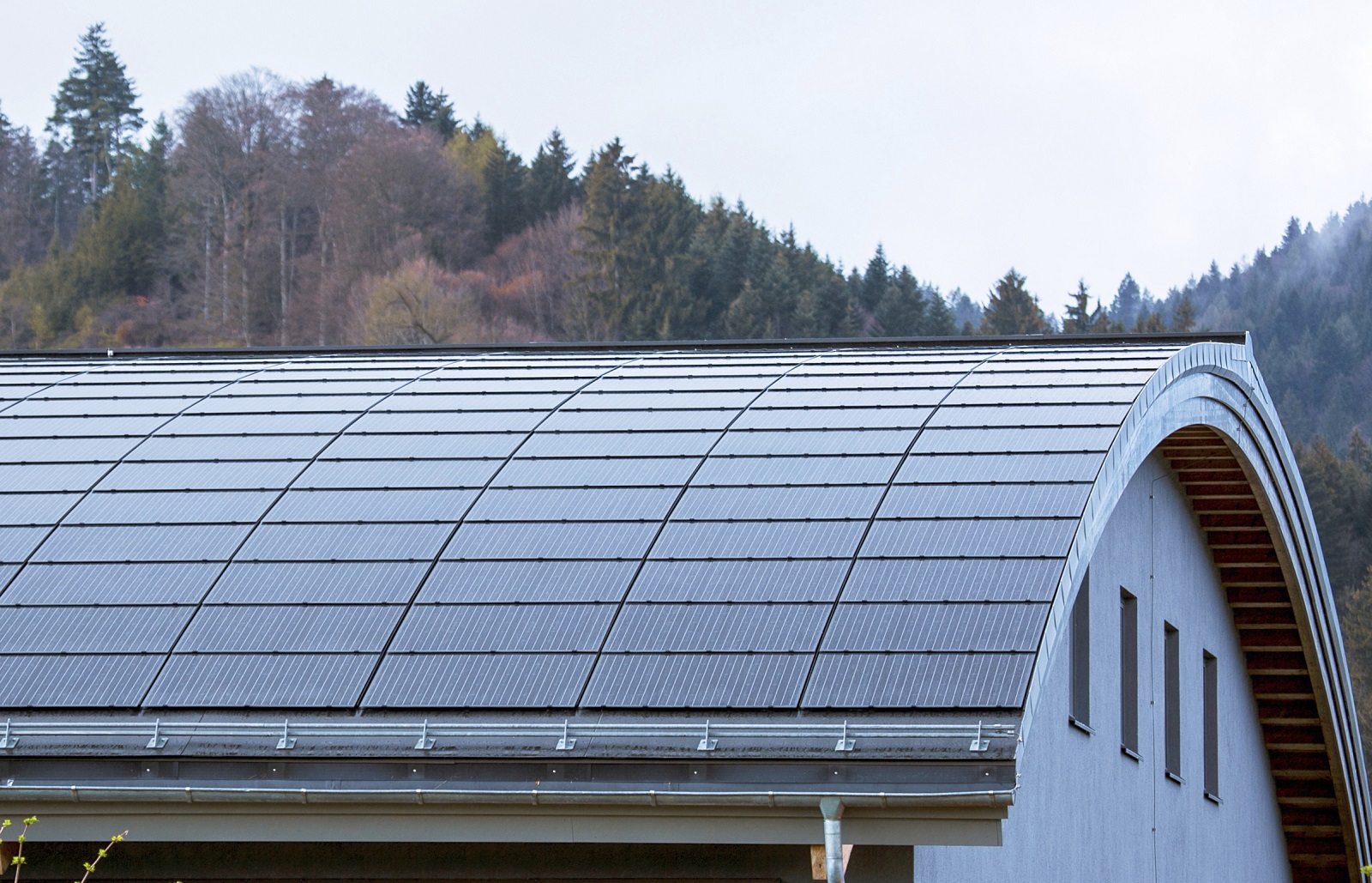 Indach-Photovoltaik-System für Firmen und Gewerbe