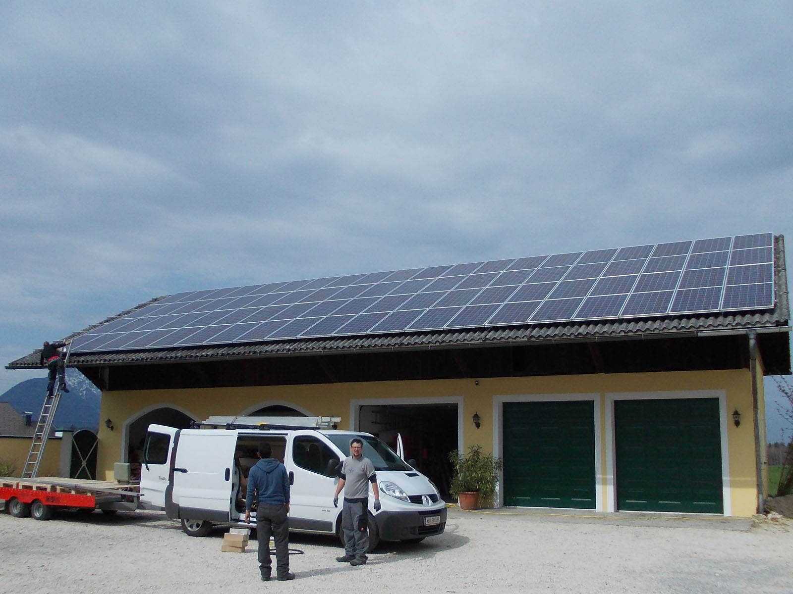 Photovoltaik-Anlage, dachparallel, Welldach
